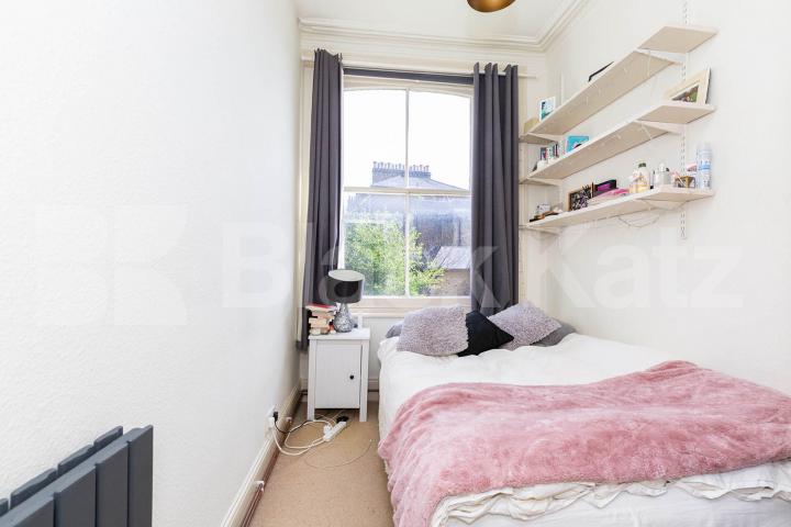 A spacious 2 double bedroom property with communal gardens Hartham Road, Hillmarton Conservation Area 